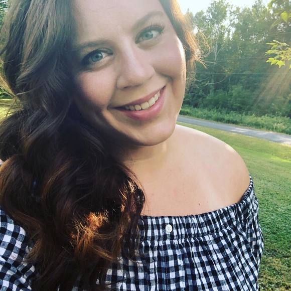 Meet your Posher, Micaela - Picture 1 of 1